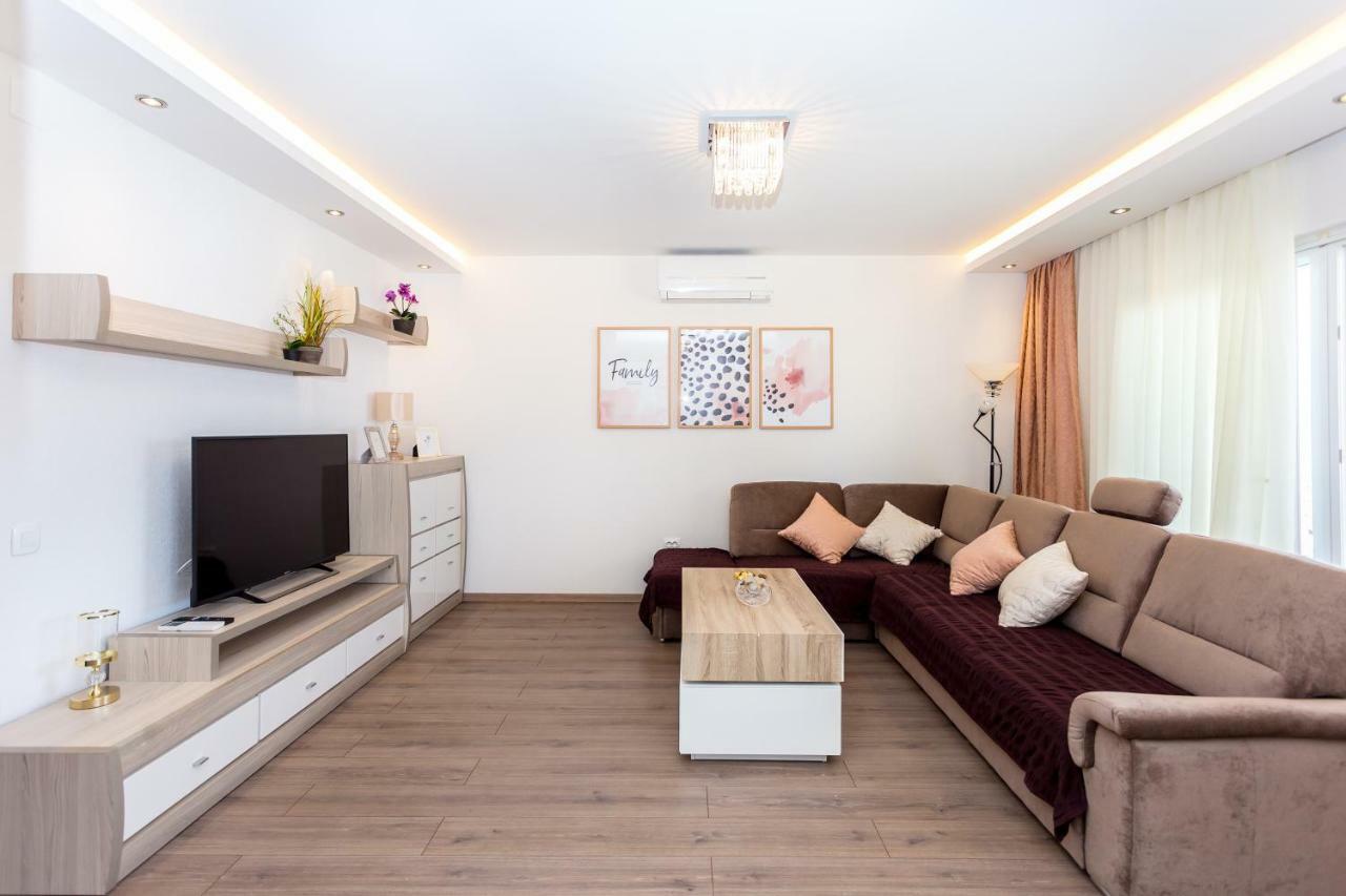 Apartments Iva Brstilo オミシュ エクステリア 写真